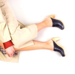 Maguba Black Leather Swedish Clogs